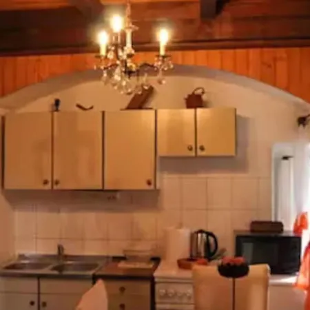 Charming Old Town Getaway Apartman *